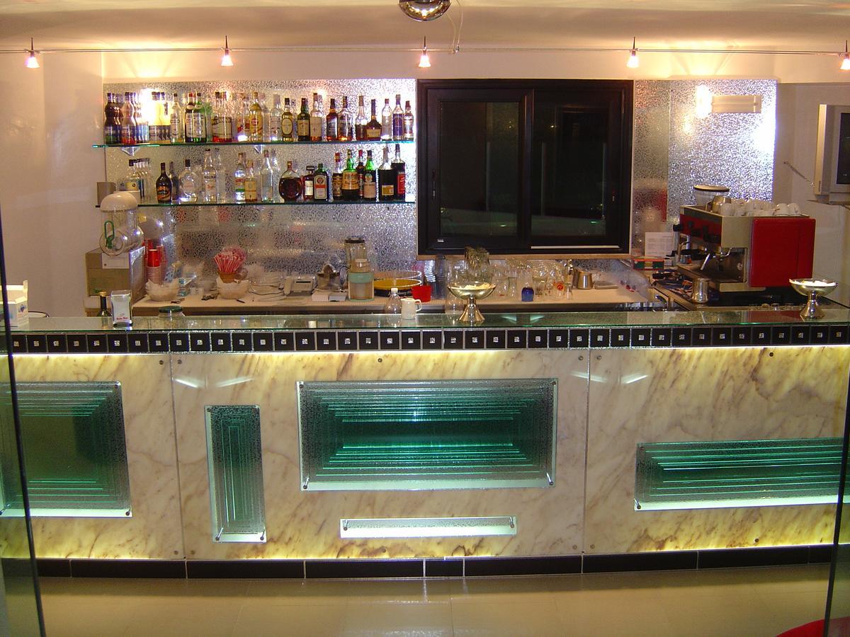 Hotel Gambrinus Римини Екстериор снимка