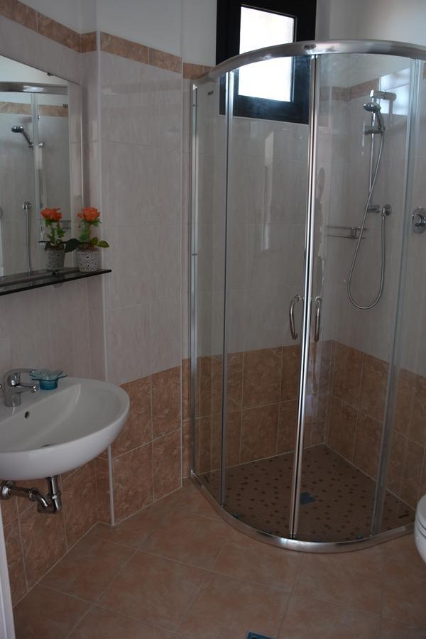Hotel Gambrinus Римини Екстериор снимка