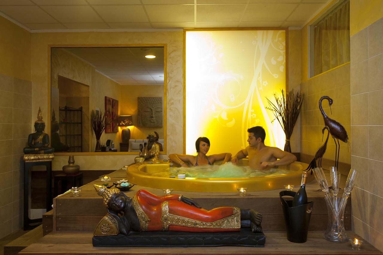 Hotel Gambrinus Римини Екстериор снимка