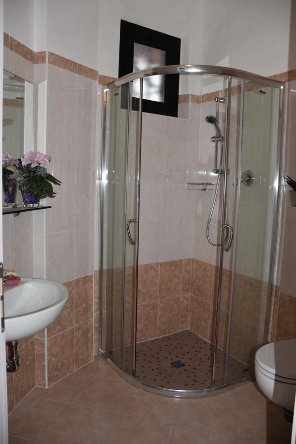 Hotel Gambrinus Римини Екстериор снимка