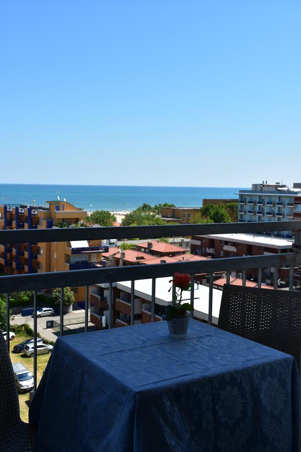 Hotel Gambrinus Римини Екстериор снимка