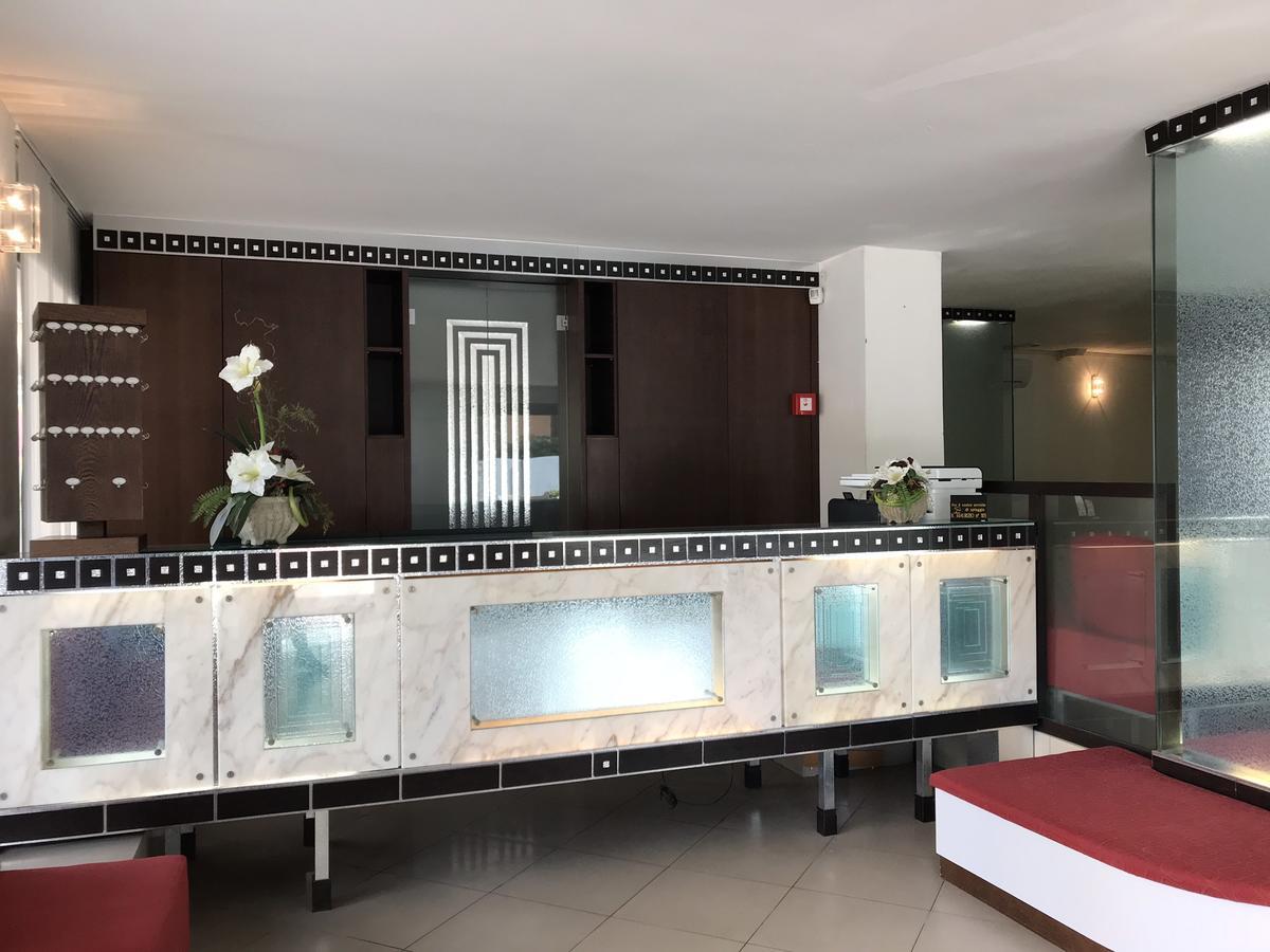 Hotel Gambrinus Римини Екстериор снимка