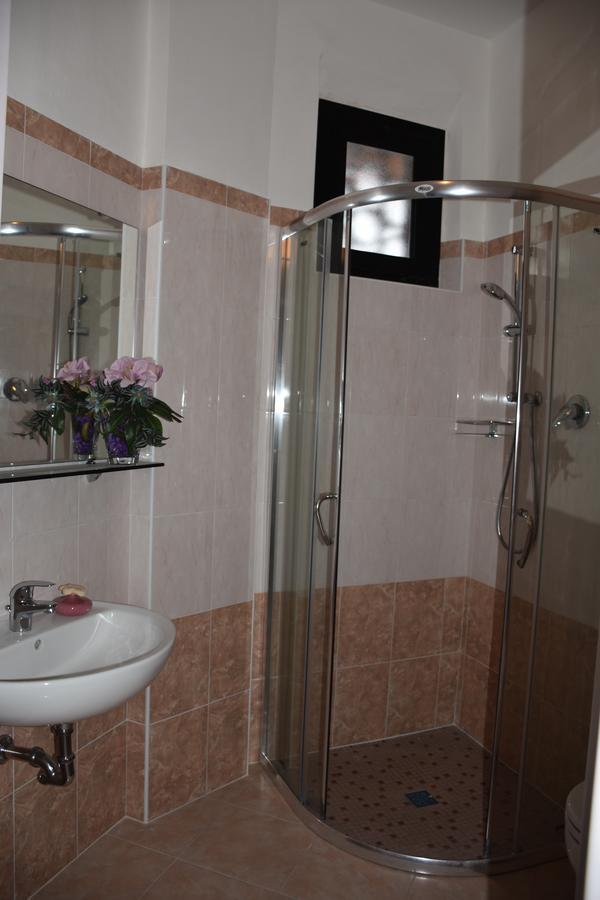 Hotel Gambrinus Римини Екстериор снимка