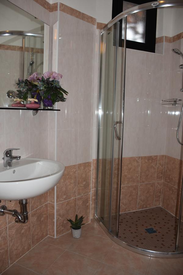 Hotel Gambrinus Римини Екстериор снимка